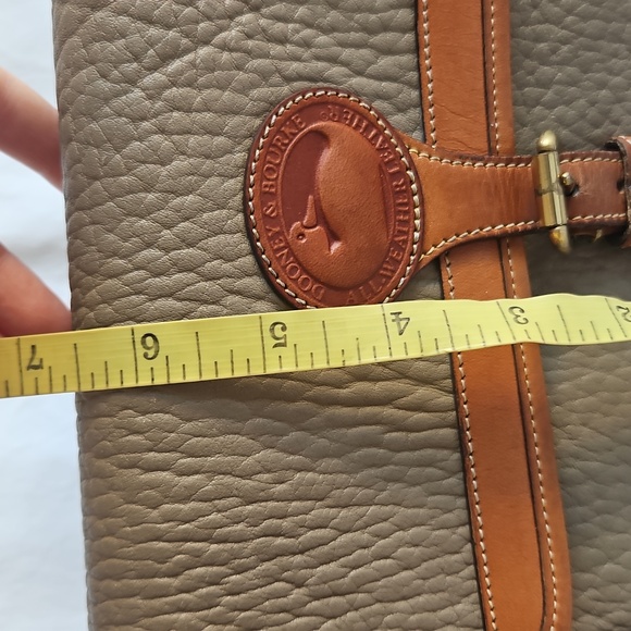 Vintage Dooney & Bourke Classic Tan and Brown Leather Crossbody Bag - Picture 10 of 13